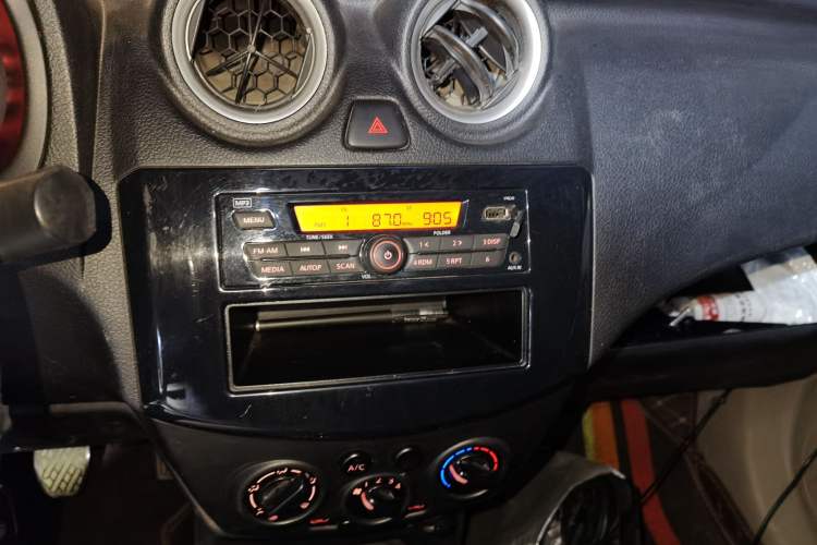 Used Venucia R30 2016 1.2L Manual Easy-Enjoy Version Audio And AC Panel