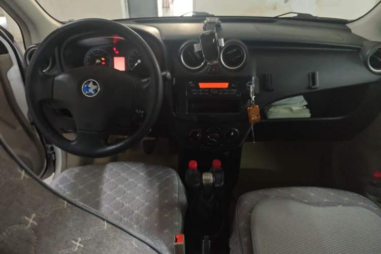 Used Venucia R30 2016 1.2L Manual Enjoyment Edition Center Console
