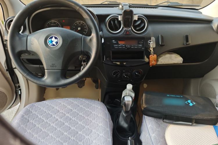 Used Venucia R30 2016 1.2L Manual Enjoyment Edition Center Console
