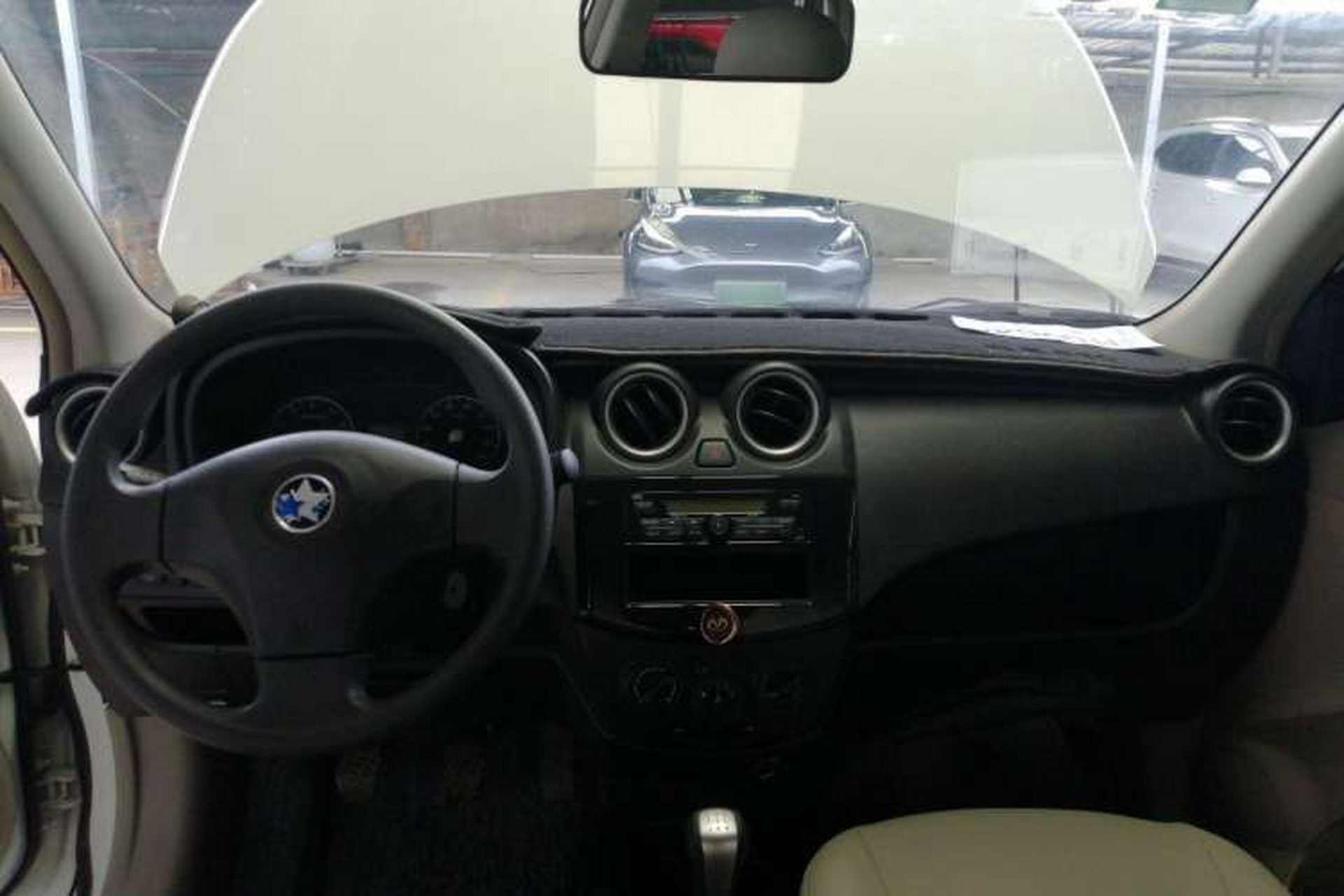 Used Venucia R30 2016 1.2L Manual Enjoyment Edition Center Console