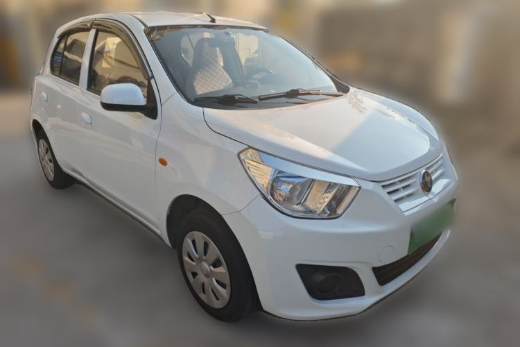 Used Venucia R30 2016 1.2L Manual Enjoyment Edition Front Right 45 Deg