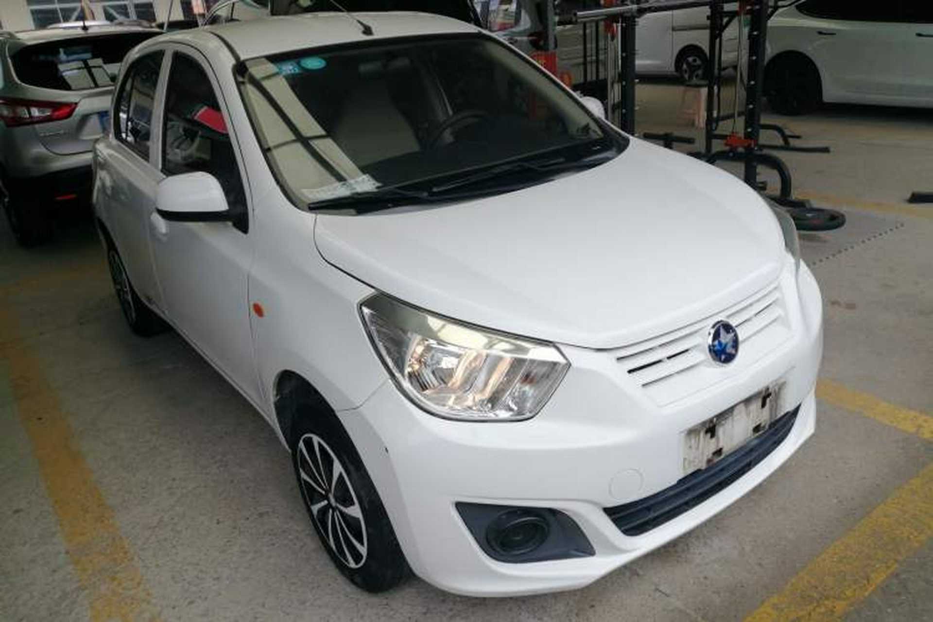 Used Venucia R30 2016 1.2L Manual Enjoyment Edition Front Right 45 Deg