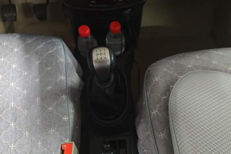 Used Venucia R30 2016 1.2L Manual Enjoyment Edition Gear Lever