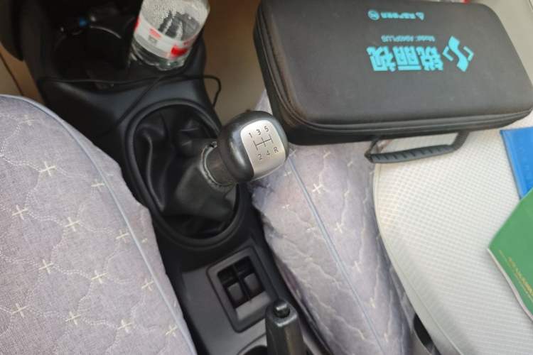 Used Venucia R30 2016 1.2L Manual Enjoyment Edition Gear Lever