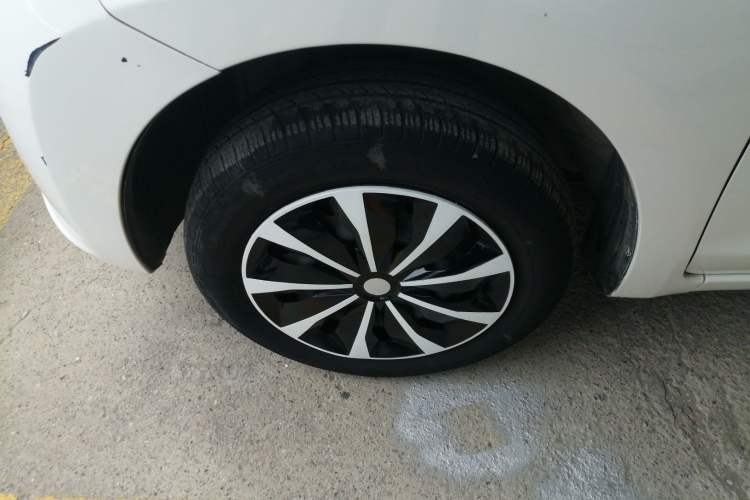 Used Venucia R30 2016 1.2L Manual Enjoyment Edition Left Front Wheel Hub