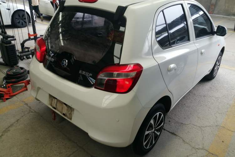 Used Venucia R30 2016 1.2L Manual Enjoyment Edition Rear Right 45 Deg