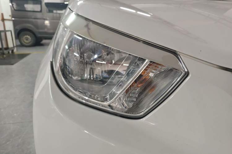 Used Venucia R30 2016 1.2L Manual Enjoyment Edition Right Front Headlight