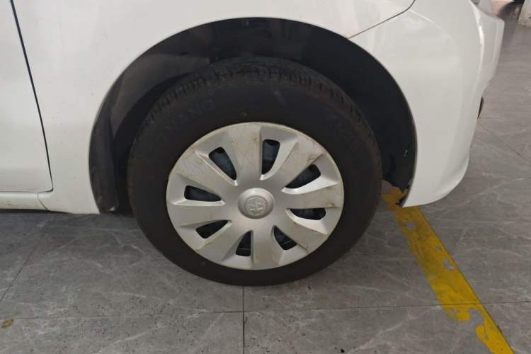Used Venucia R30 2016 1.2L Manual Enjoyment Edition Right Front Wheel Hub