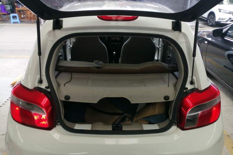 Used Venucia R30 2016 1.2L Manual Enjoyment Edition Trunk
