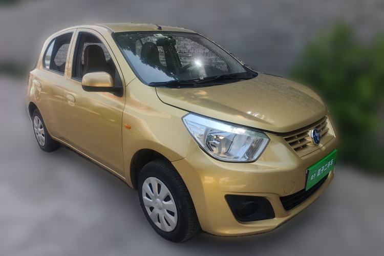 Used Venucia R30 2016 1.2L Manual Enjoyment Edition Front Right 45 Deg