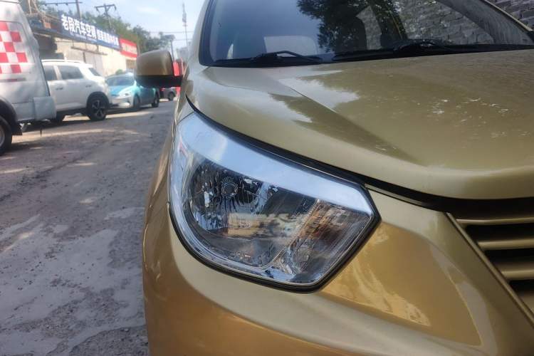 Used Venucia R30 2016 1.2L Manual Enjoyment Edition Right Front Headlight