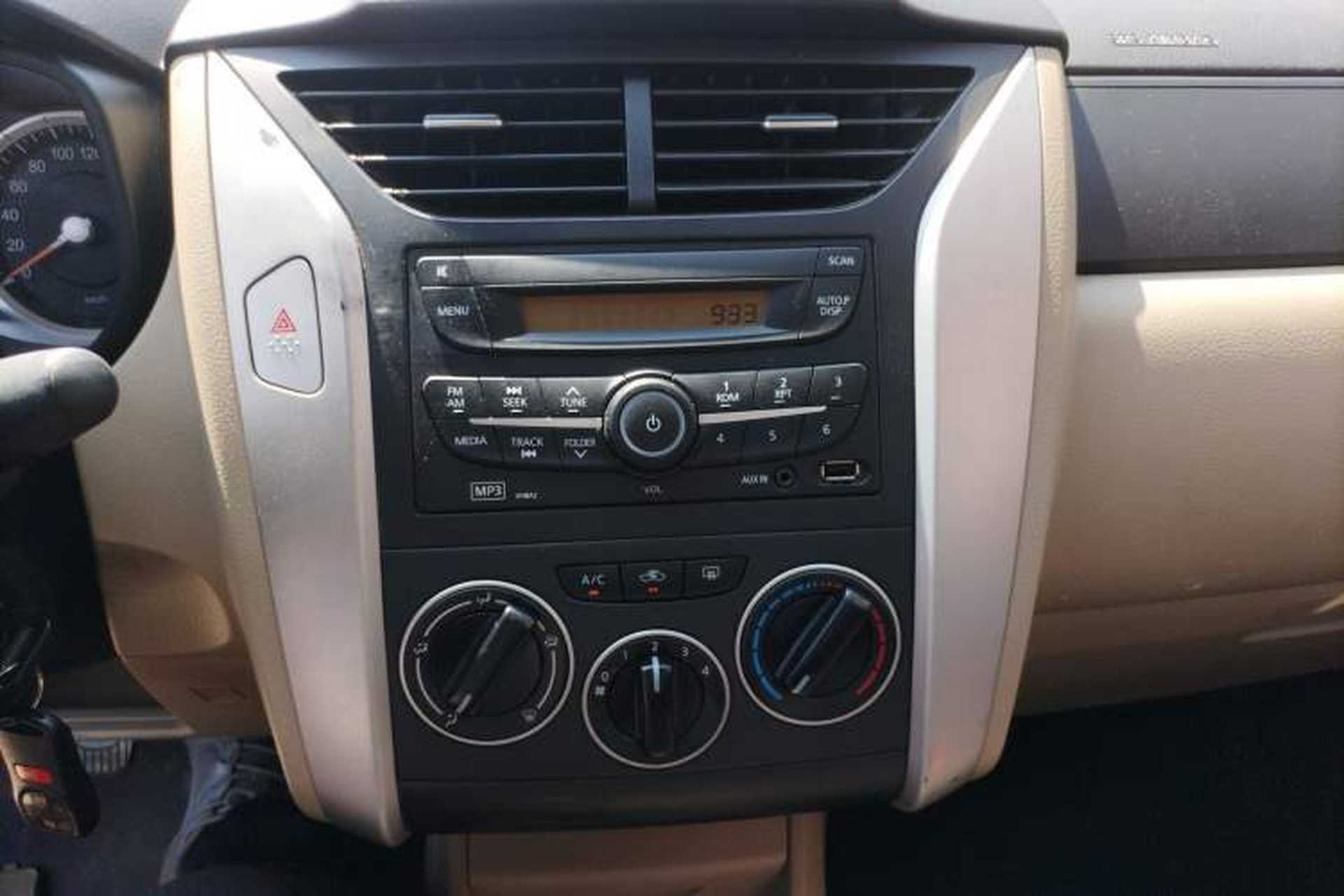Used Venucia R50 2013 1.6L Manual Fashion Edition Audio And AC Panel