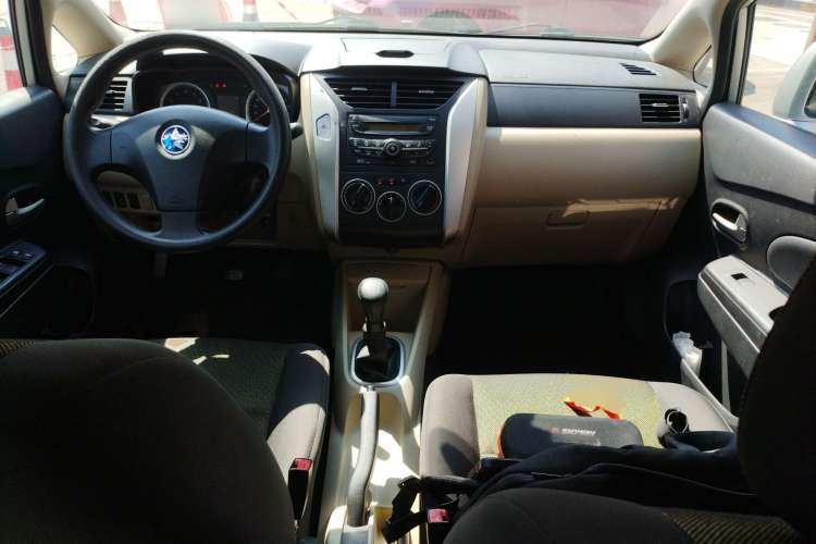 Used Venucia R50 2013 1.6L Manual Fashion Edition Center Console