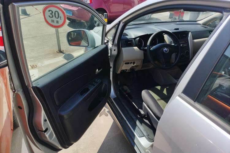 Used Venucia R50 2013 1.6L Manual Fashion Edition Driver Seat