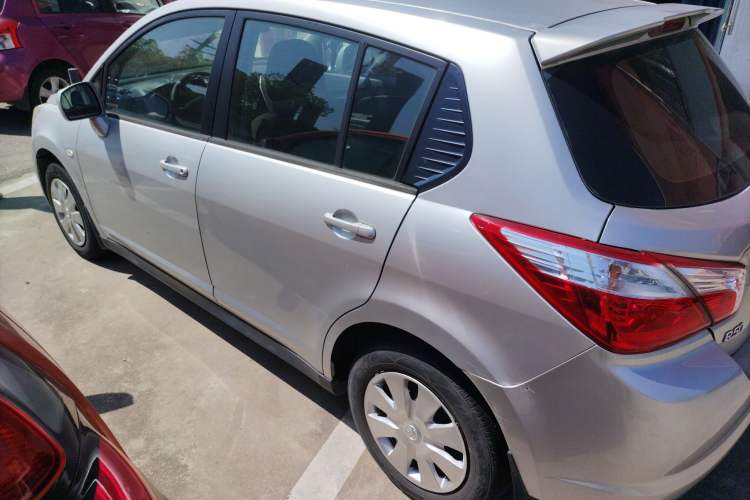 Used Venucia R50 2013 1.6L Manual Fashion Edition Left Side