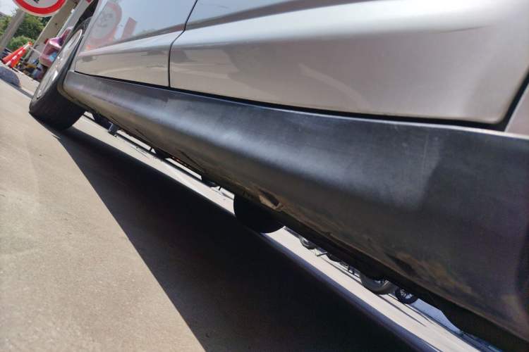 Used Venucia R50 2013 1.6L Manual Fashion Edition Left Side Sill