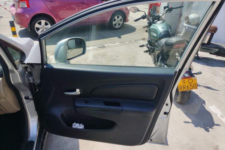 Used Venucia R50 2013 1.6L Manual Fashion Edition Right Front Door Interior