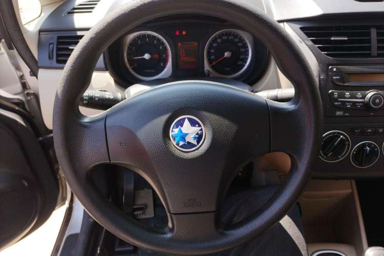 Used Venucia R50 2013 1.6L Manual Fashion Edition Steering Wheel