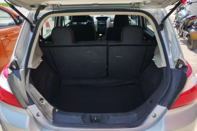 Used Venucia R50 2013 1.6L Manual Fashion Edition Trunk