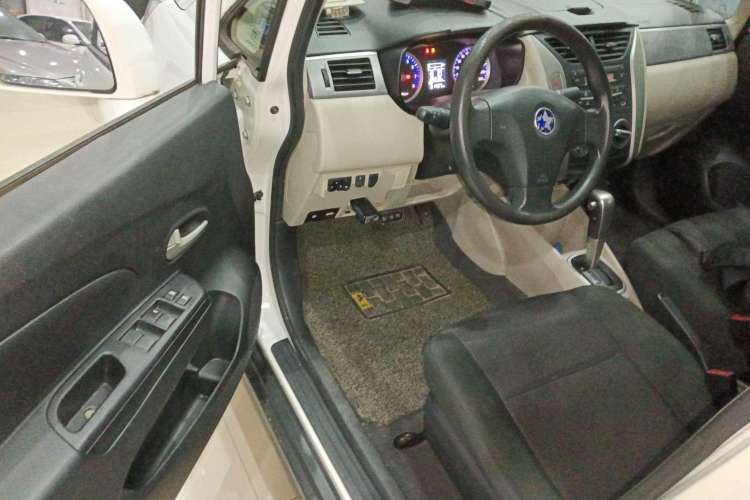 Used Venucia R50 2015 1.6L Automatic Fashion Edition Driver Seat