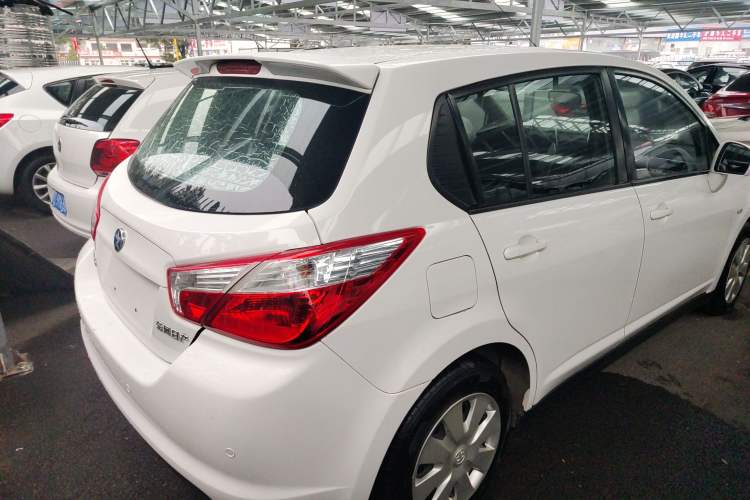 Used Venucia R50 2016 1.6L Manual Elite Edition Exterior 3