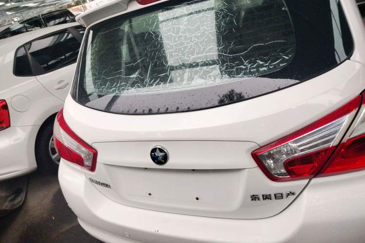 Used Venucia R50 2016 1.6L Manual Elite Edition Exterior 4