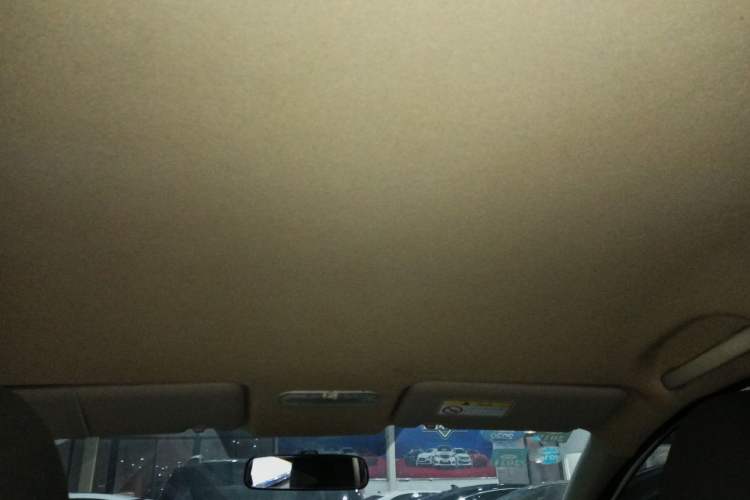 Used Venucia R50 2015 1.6L Automatic Fashion Edition Headliner