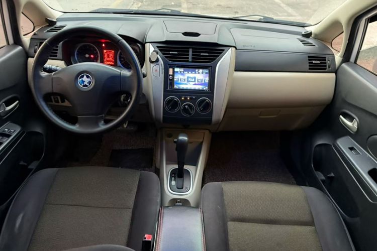 Used Venucia R50 2013 1.6L Automatic Fashion Edition Interior 1