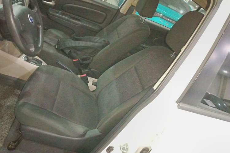 Used Venucia R50 2015 1.6L Automatic Fashion Edition Left Front Seat
