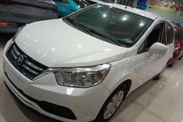 Used Venucia R50 2015 1.6L Automatic Fashion Edition Left Side