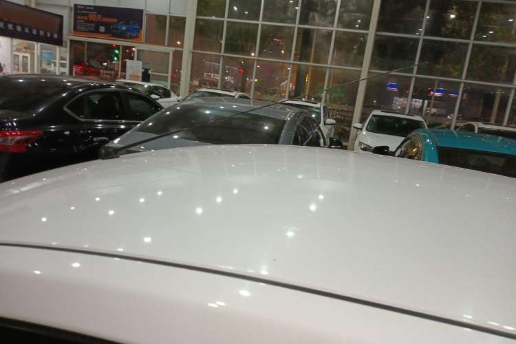Used Venucia R50 2015 1.6L Automatic Fashion Edition Roof