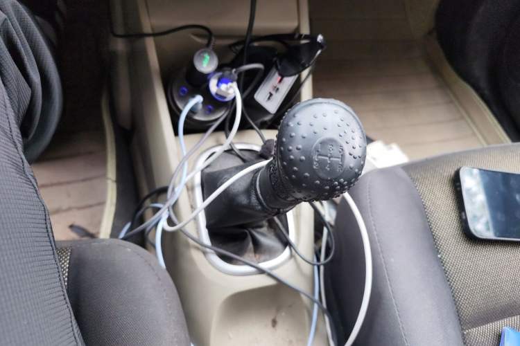 Used Venucia R50 2012 1.6L Manual Comfort Edition Gear Lever