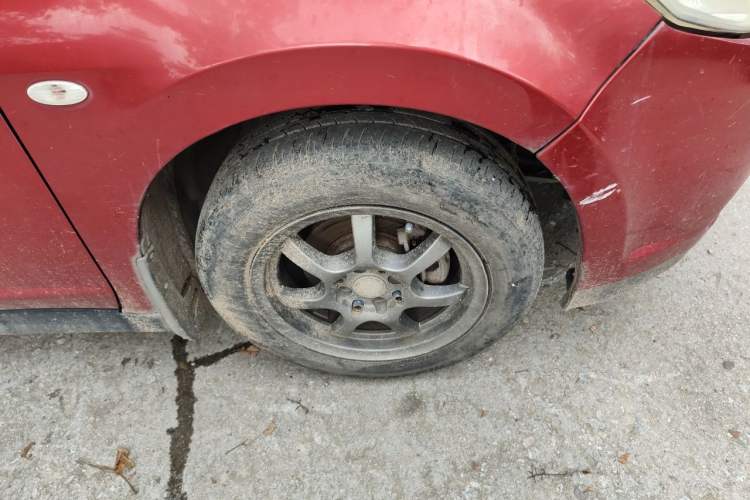 Used Venucia R50 2012 1.6L Manual Comfort Edition Right Front Wheel Hub