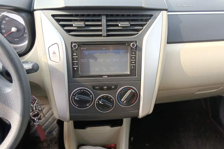 Used Venucia R50 2012 1.6L Manual Luxury Edition Audio And AC Panel