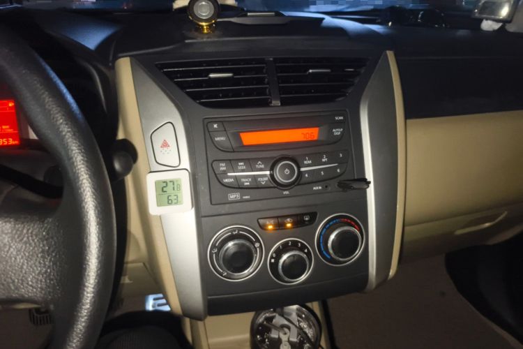 Used Venucia R50 2012 1.6L Manual Comfort Edition Audio And AC Panel
