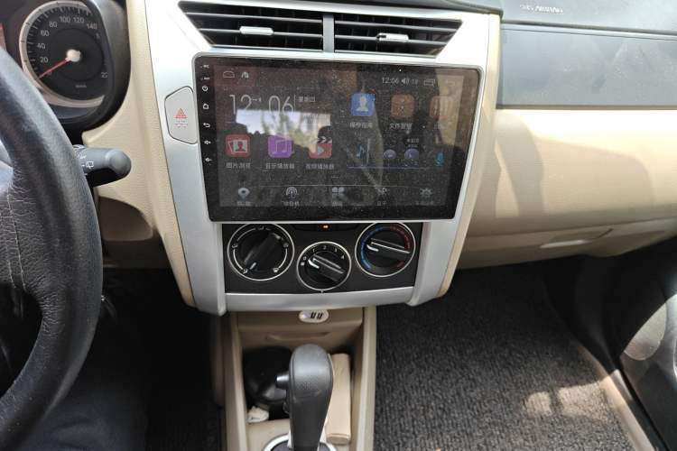 Used Venucia R50 2012 1.6L Automatic Comfort Edition Audio And AC Panel