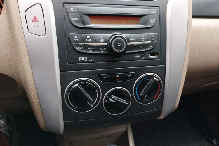Used Venucia R50 2012 1.6L Automatic Comfort Edition Audio And AC Panel