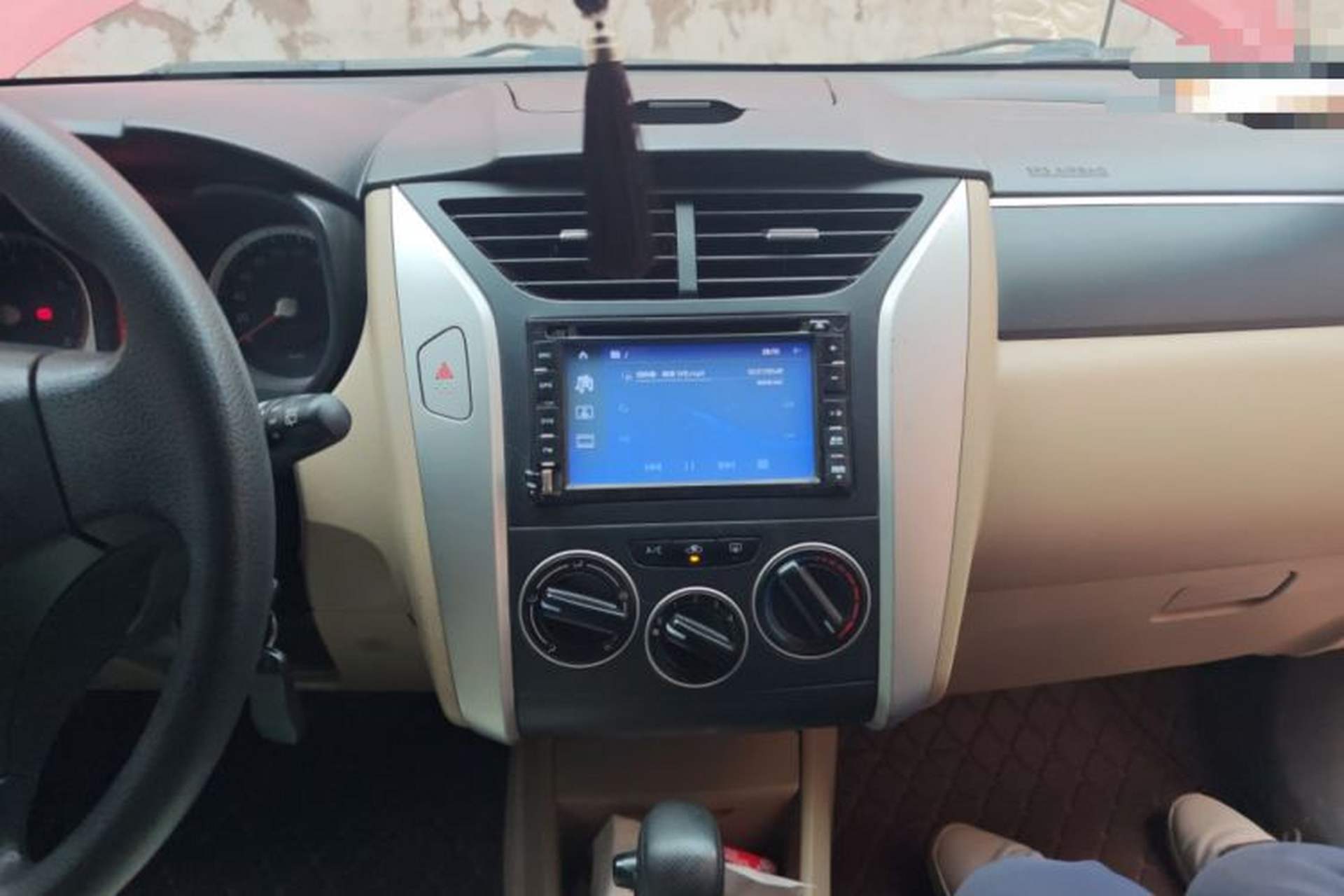 Used Venucia R50 2012 1.6L Automatic Prestige Edition Audio And AC Panel