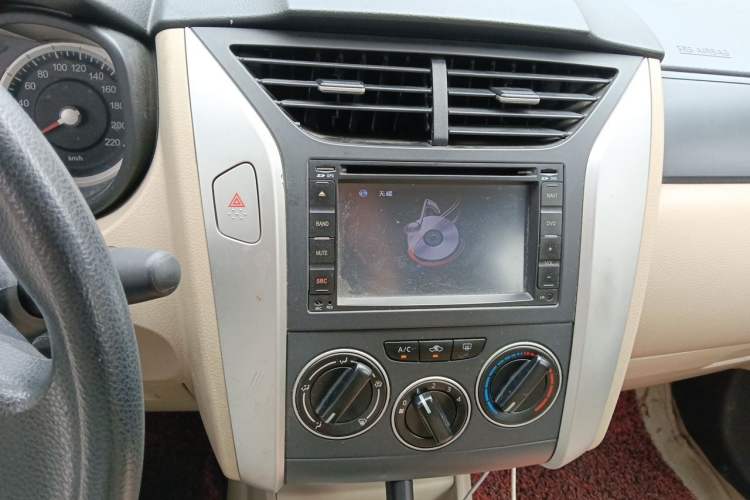 Used Venucia R50 2012 1.6L Manual Comfort Edition Audio And AC Panel
