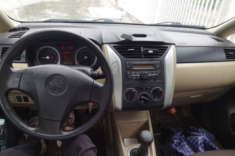 Used Venucia R50 2012 1.6L Manual Comfort Edition Center Console