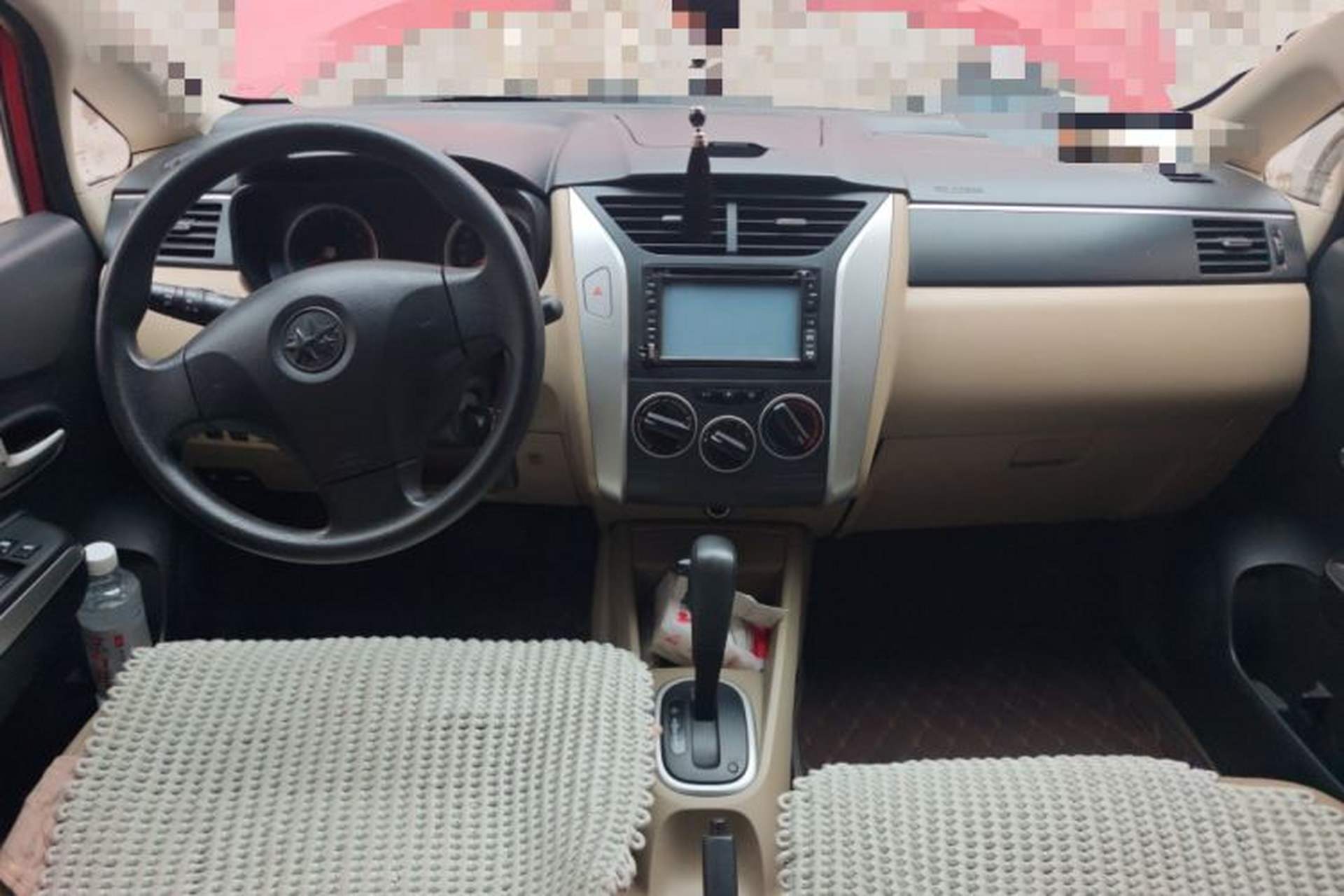 Used Venucia R50 2012 1.6L Automatic Prestige Edition Center Console