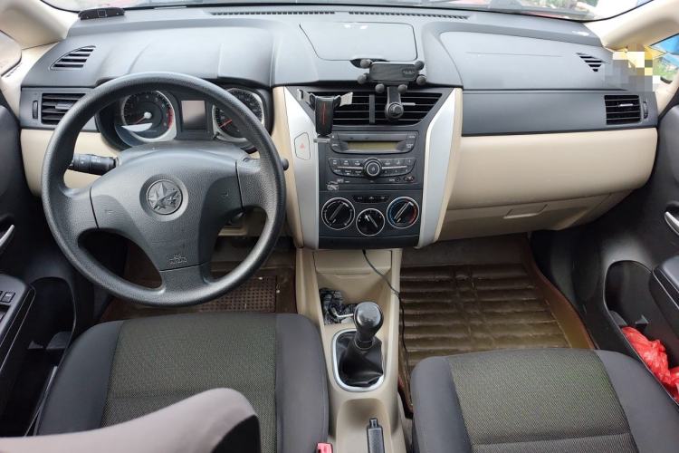 Used Venucia R50 2012 1.6L Manual Comfort Edition Center Console