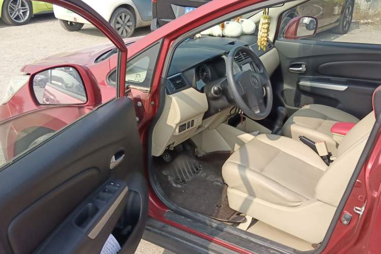 Used Venucia R50 2012 1.6L Manual Luxury Edition Driver Seat