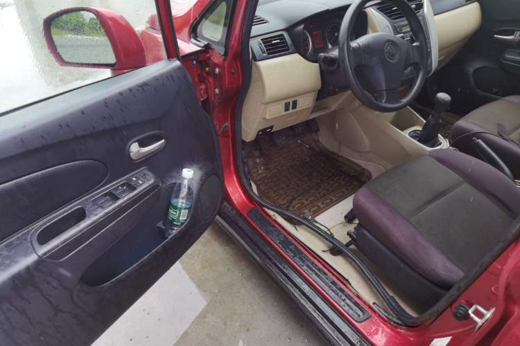 Used Venucia R50 2012 1.6L Manual Comfort Edition Driver Seat
