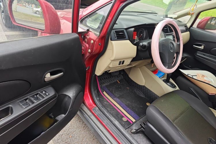Used Venucia R50 2012 1.6L Automatic Comfort Edition Driver Seat