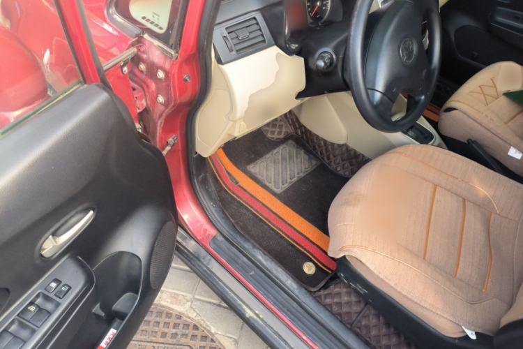 Used Venucia R50 2012 1.6L Automatic Comfort Edition Driver Seat