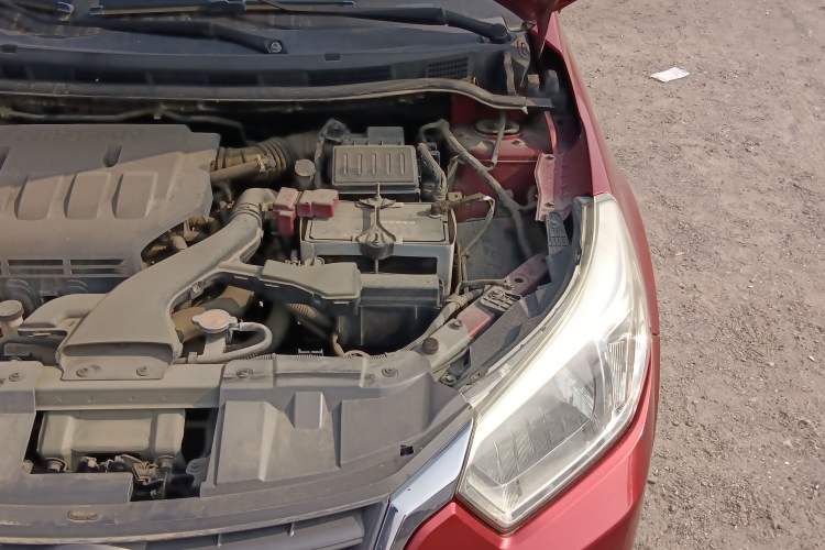 Used Venucia R50 2012 1.6L Manual Luxury Edition Engine Bay Left