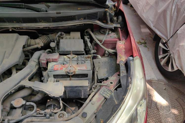 Used Venucia R50 2012 1.6L Automatic Comfort Edition Engine Bay Left