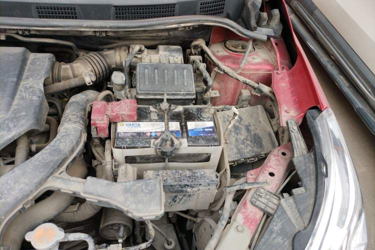 Used Venucia R50 2012 1.6L Automatic Comfort Edition Engine Bay Left