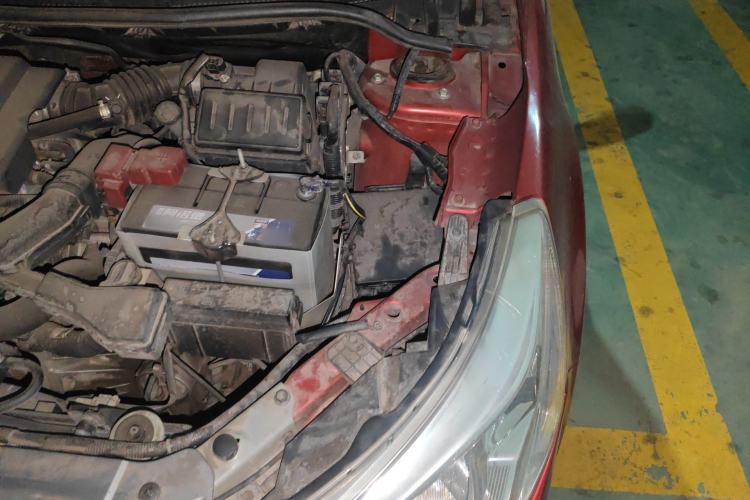 Used Venucia R50 2012 1.6L Automatic Comfort Edition Engine Bay Left